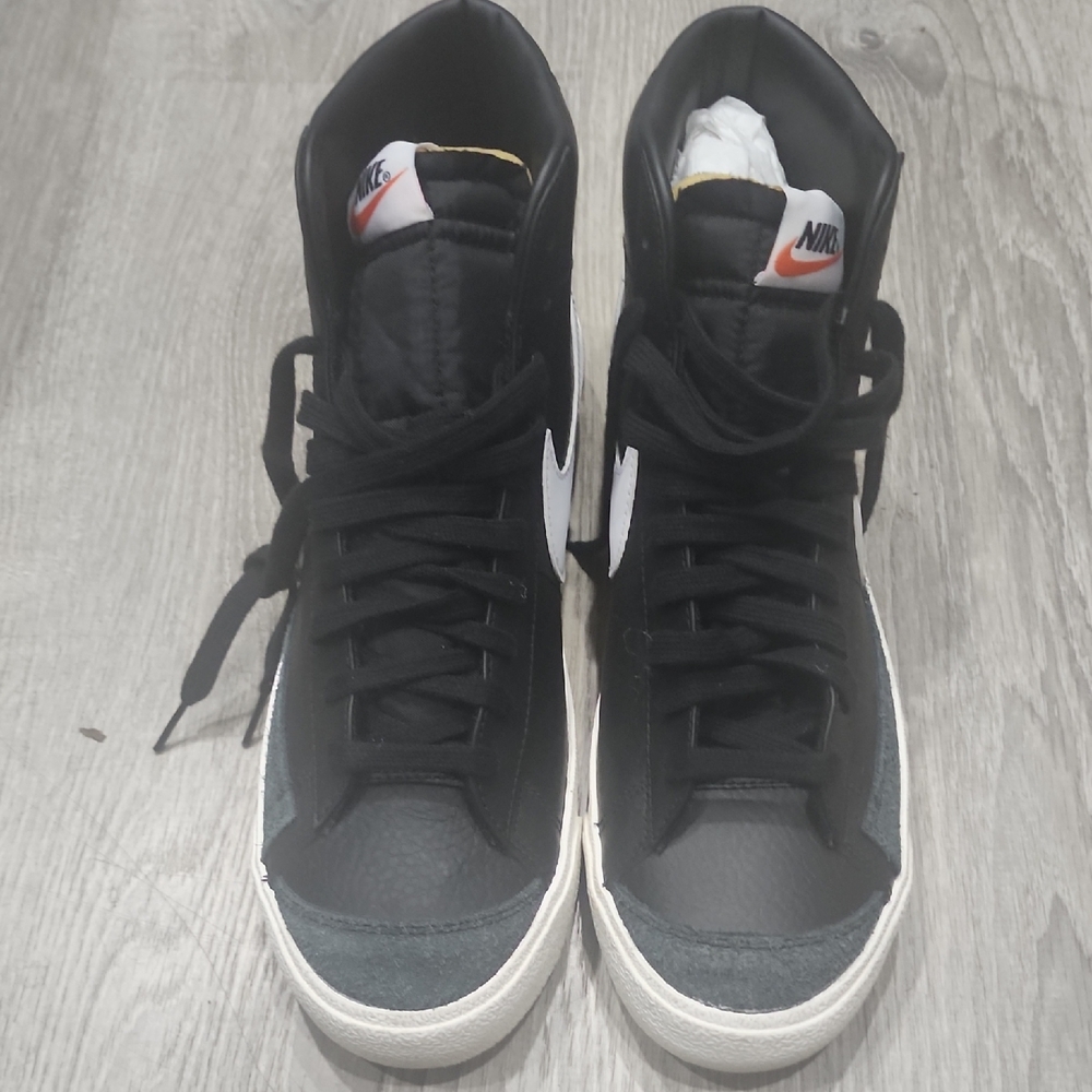 Nike Men's Black and White High-Top Sneakers